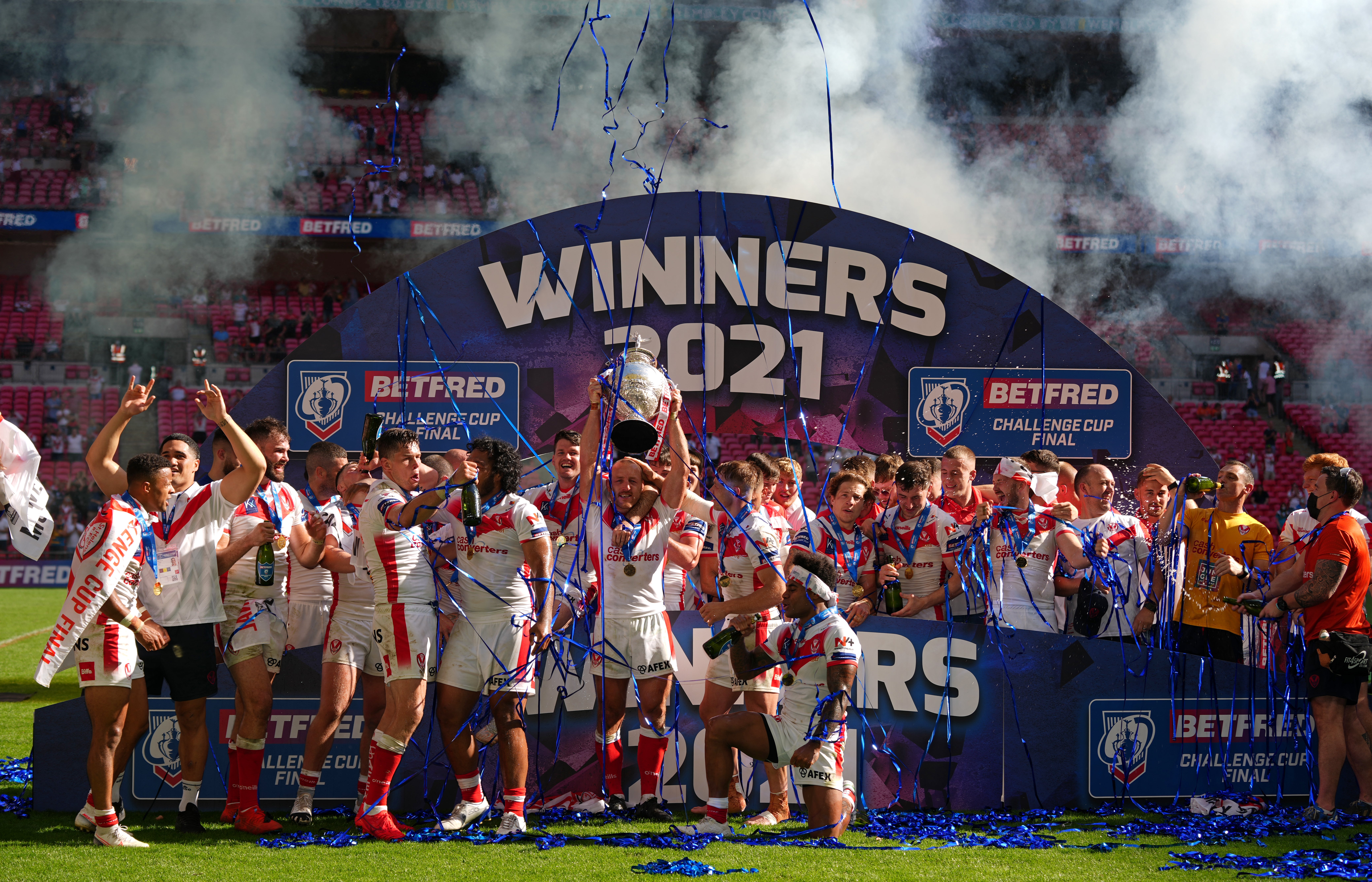 St Helens celebrate with the Challenge Cup