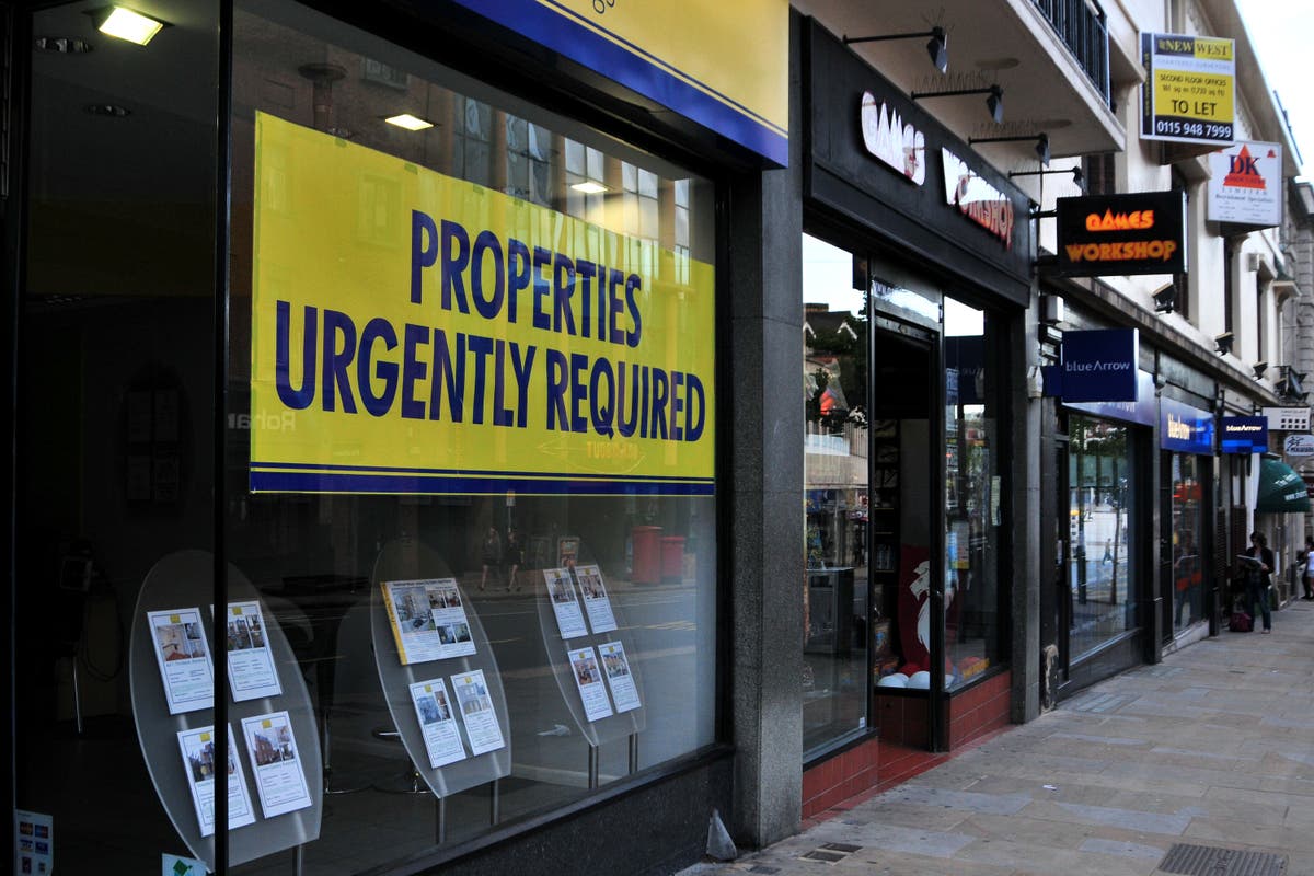Home-buyer frenzy leaves shortfall of 225,000 properties for sale &ndash; Rightmove