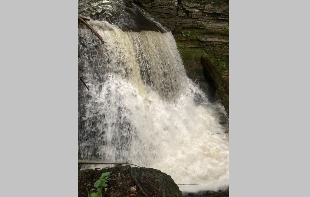 Man dies trying save girlfriend from drowning at upstate New York waterfall