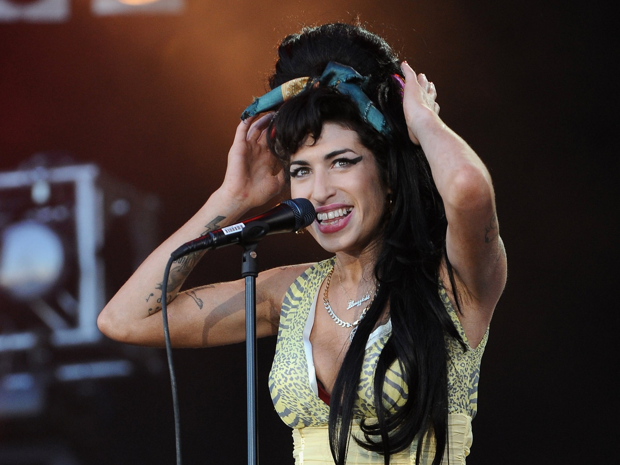 Amy Winehouse's hairdresser initially created signature beehive 'as a joke' | The Independent