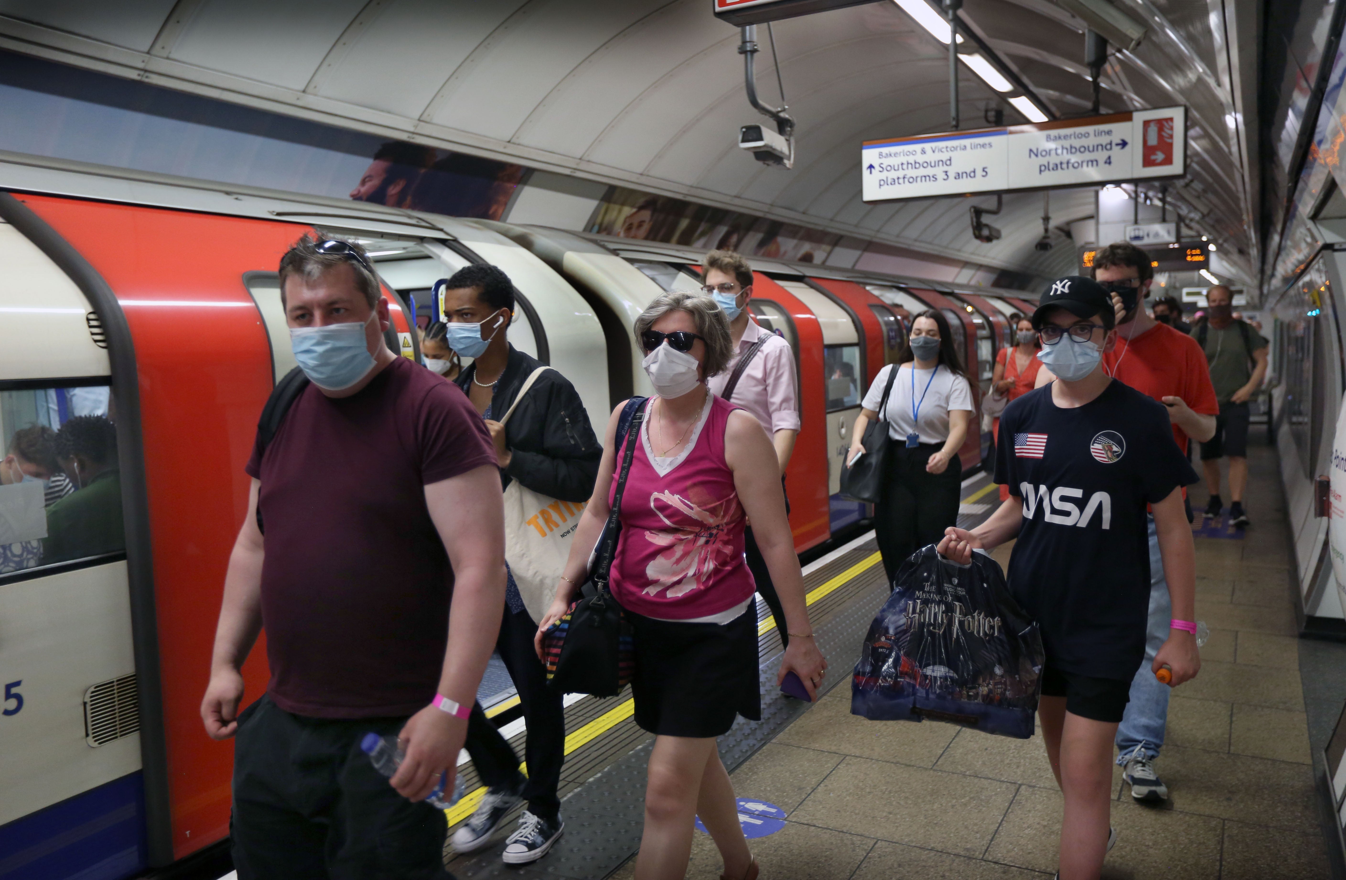 Masks are still mandatory on the Tube