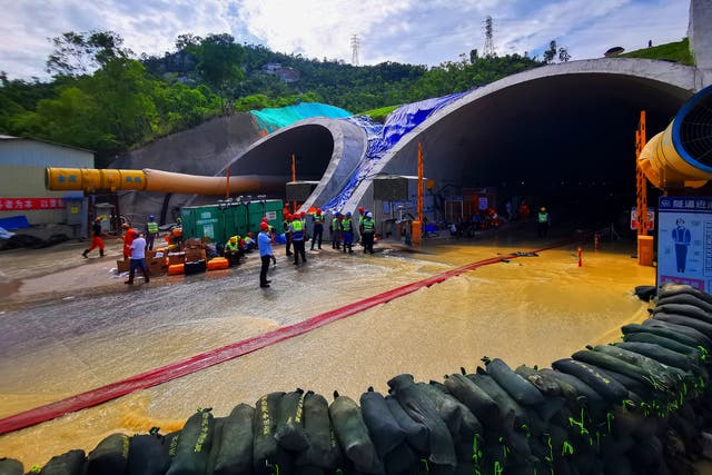 <p>China Tunnel Flood</p>