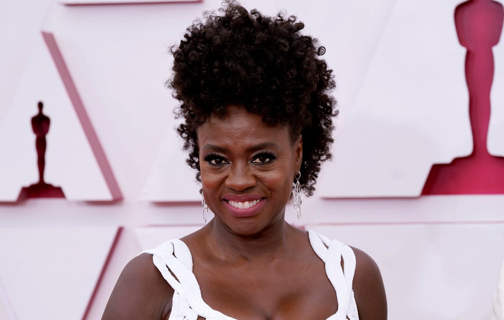 First Look Image Shows Viola Davis As Michelle Obama