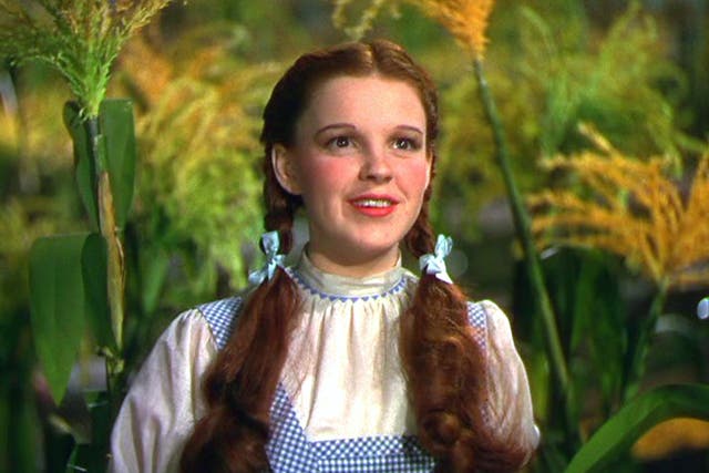 <p>Judy Garland como Dorothy Gale en El mago de Oz.</p>