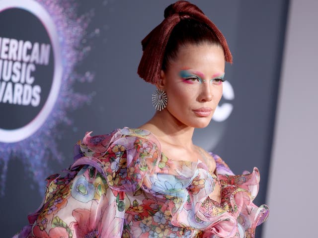 <p>Halsey attends the 2019 American Music Awards at Microsoft Theater on November 24, 2019 in Los Angeles, California</p>