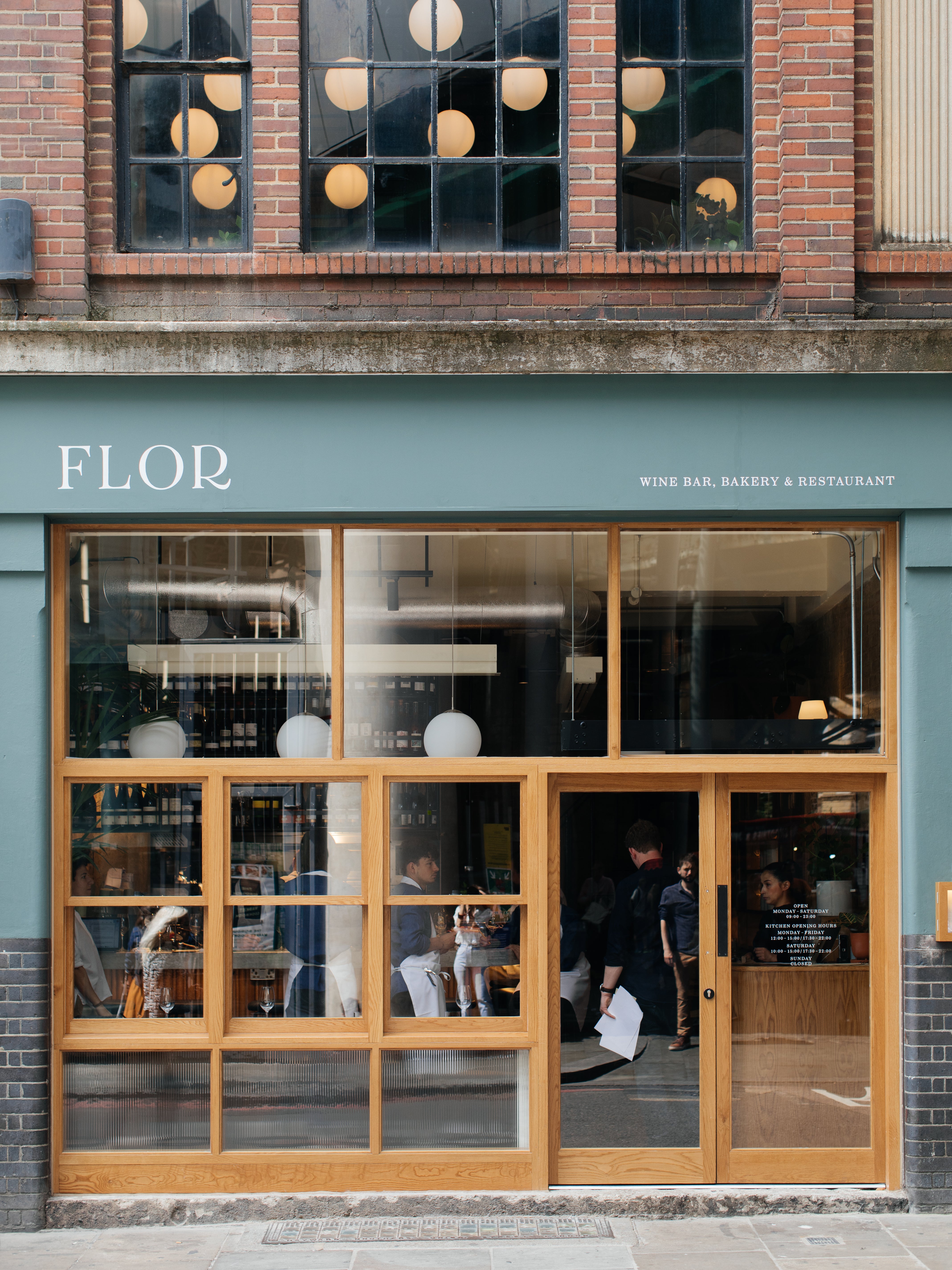 Blink and you’ll miss it: tucked away beneath the railway, Flor epitomises the term hole in the wall