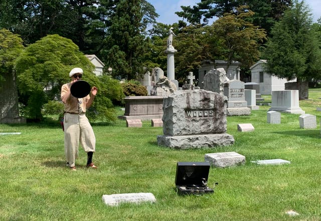 Travel - Woodlawn Cemetery