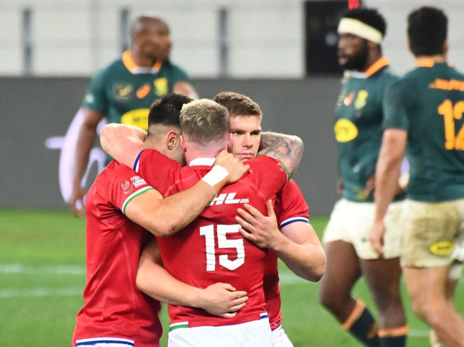 British and Irish Lions' centre Owen Farrell (C) celebrates with teammates