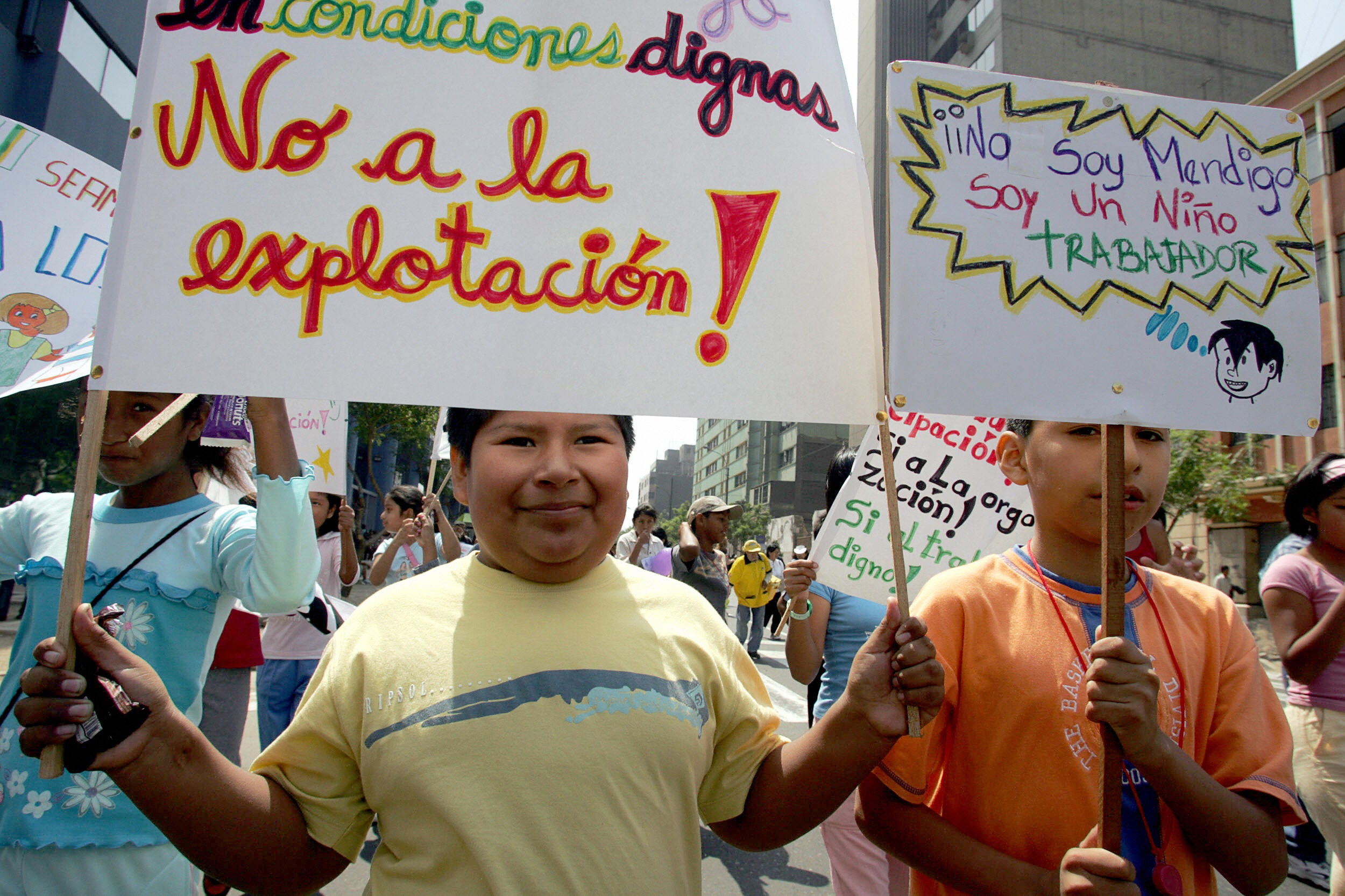 Working children in Lima demand that the government changes legislation to allow them to work as young as six and not 14. The placards read ‘No to exploitation’ and ‘I am not a beggar, I am a working child’