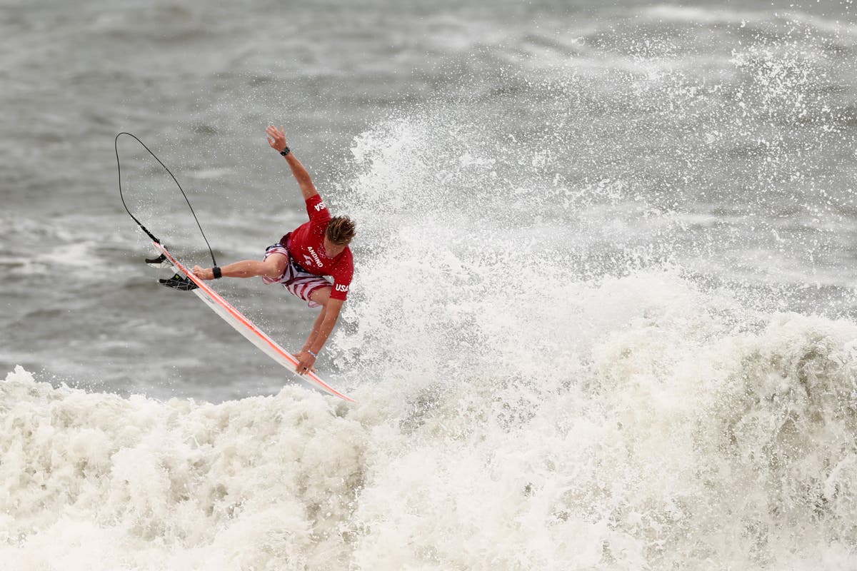 Kolohe Andino celebrates victory over fellow US surfer John John Florence with throat-slash gesture