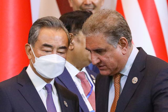 <p>China's foreign minister Wang Yi (L) and US special representative for Afghanistan reconciliation, Zalmay Khalilzad</p>