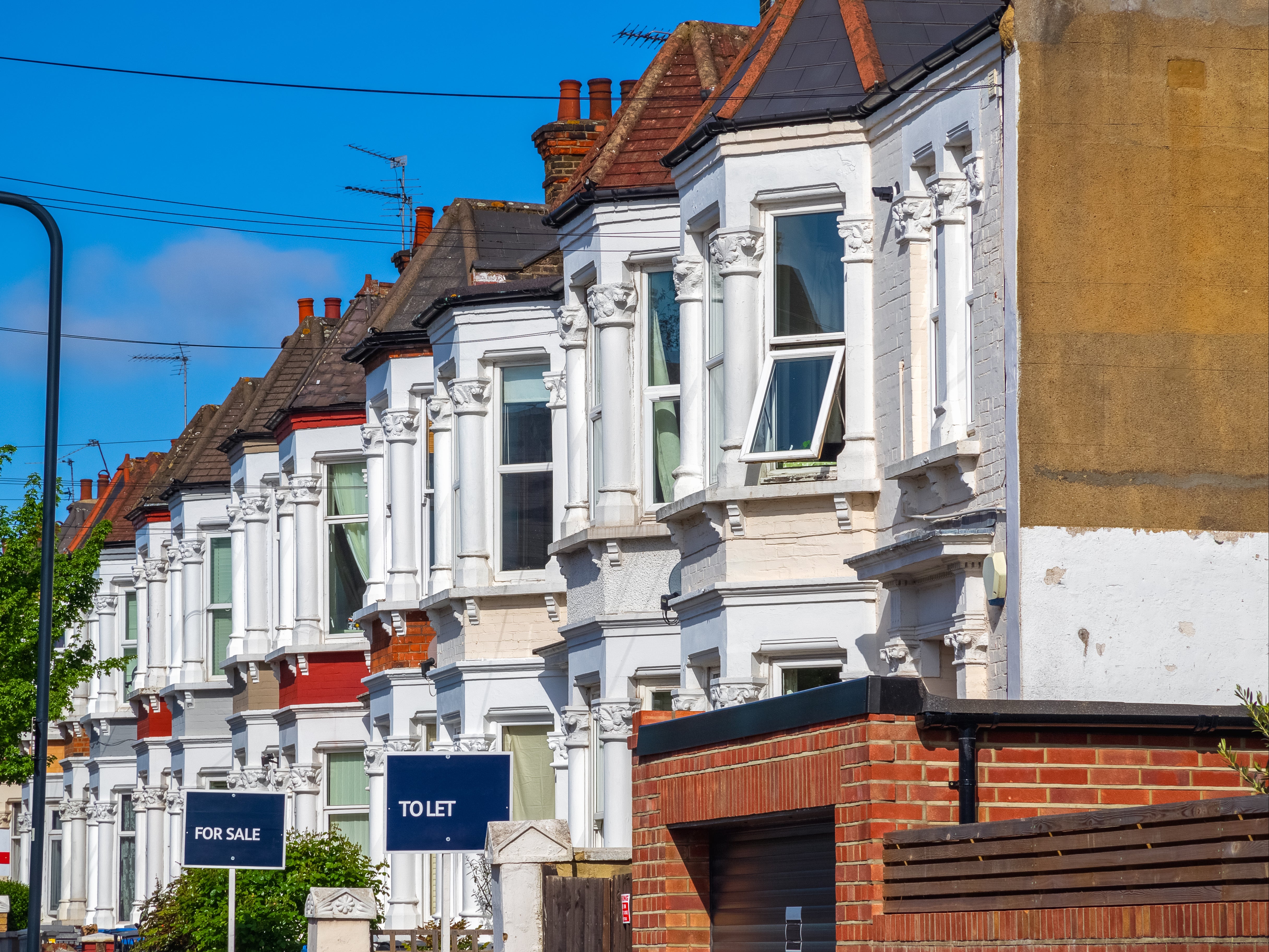 <p>UK house prices have hit a new record high, according to property website Zoopla</p>