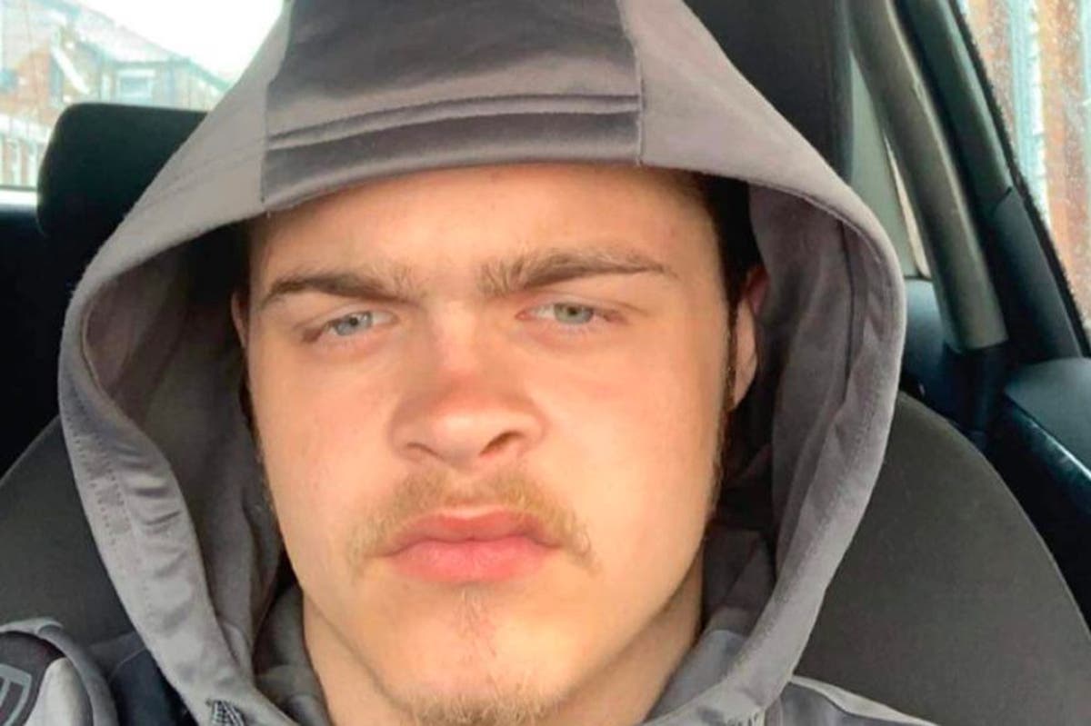 Teenager feared to have drowned while helping in rescue of 10 children