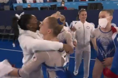 Simone Biles among first to congratulate ROC gymnastics team on winning gold after she withdrew from final
