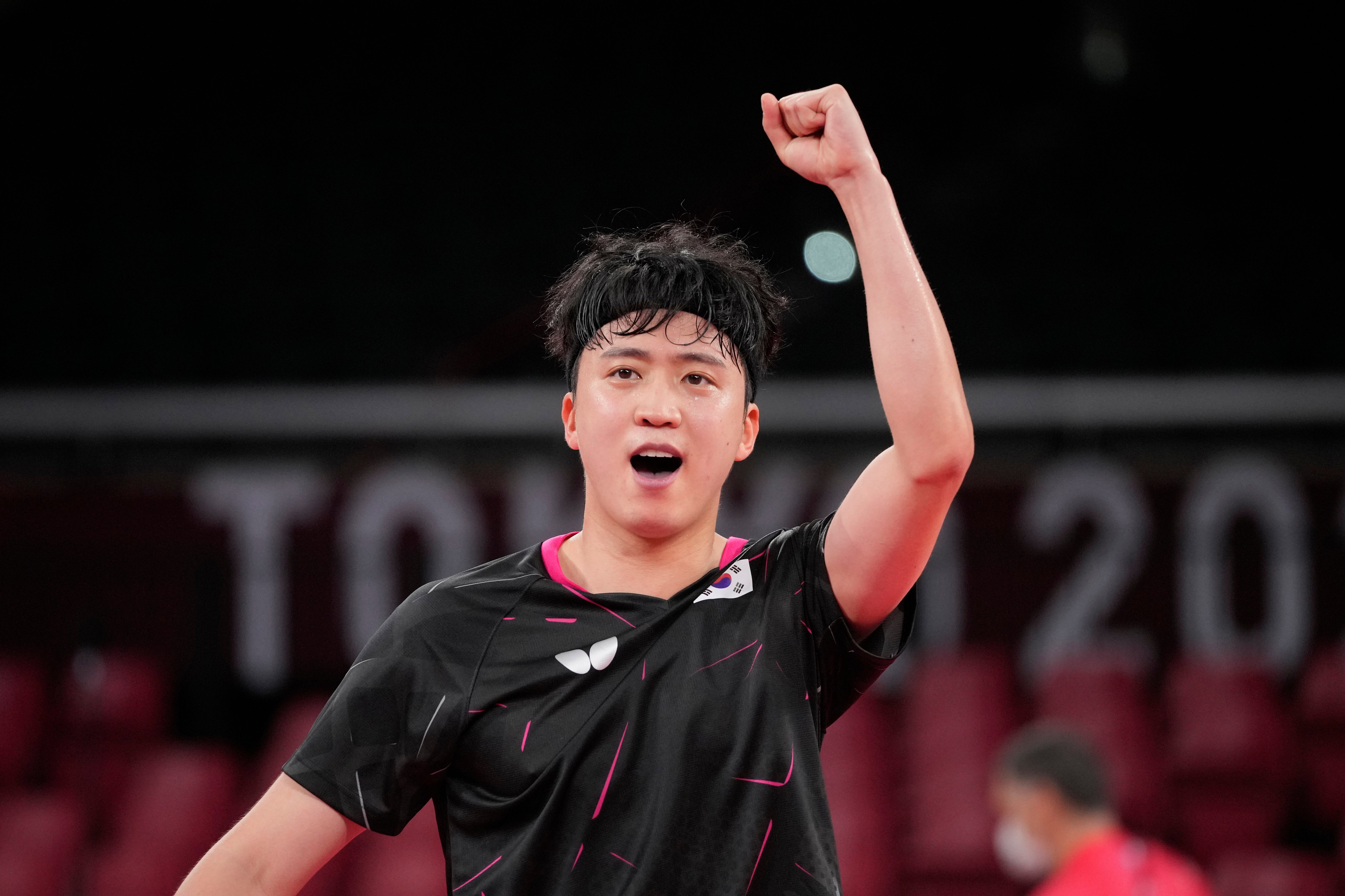 Jeoung Young-sik celebrates after defeating Greek player Panagiotis Gionis in Round 3 of the men’s table tennis singles competition