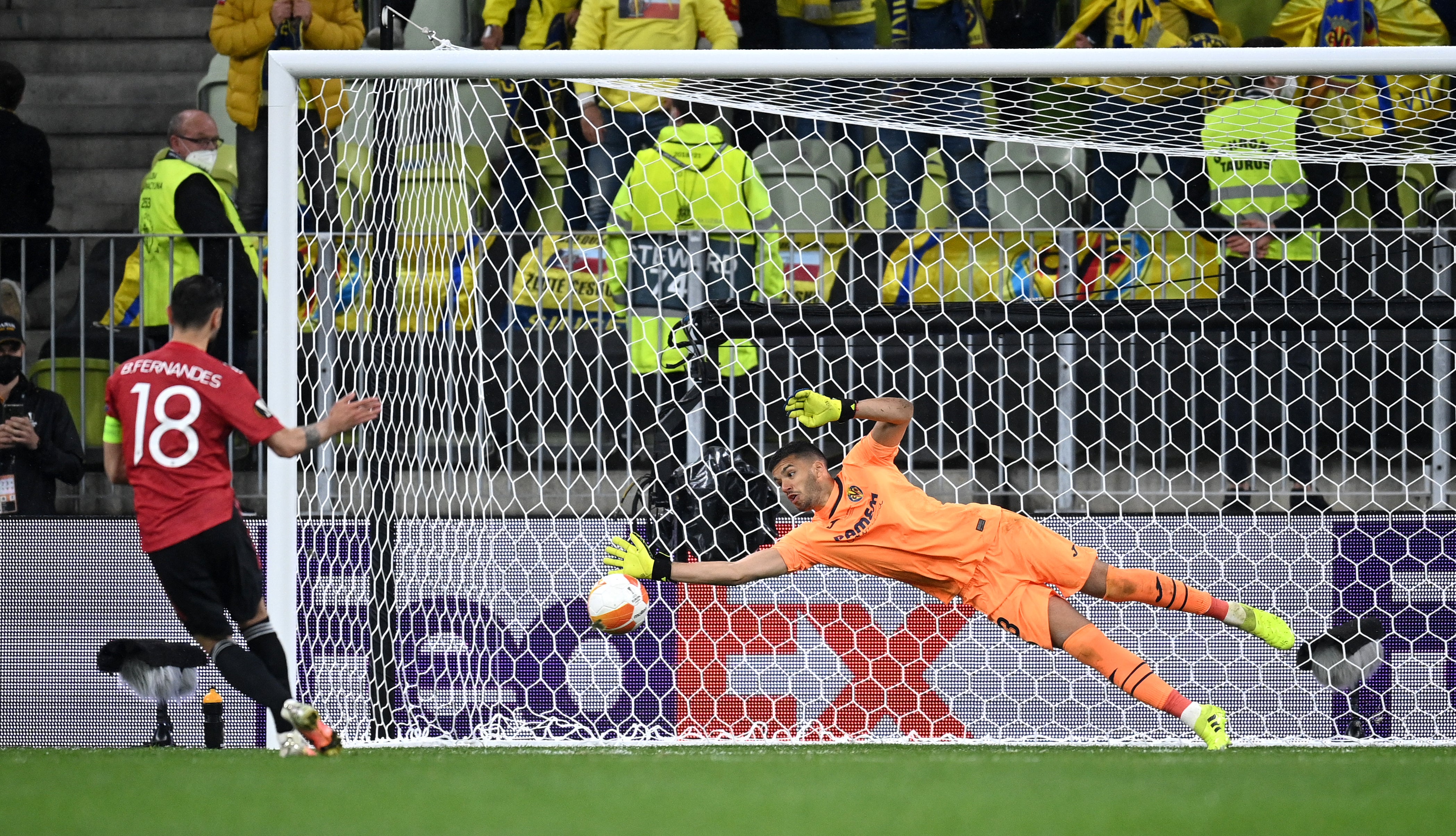 Bruno Fernandes scored his penalty against Villarreal (Rafal Oleksiewicz/PA)