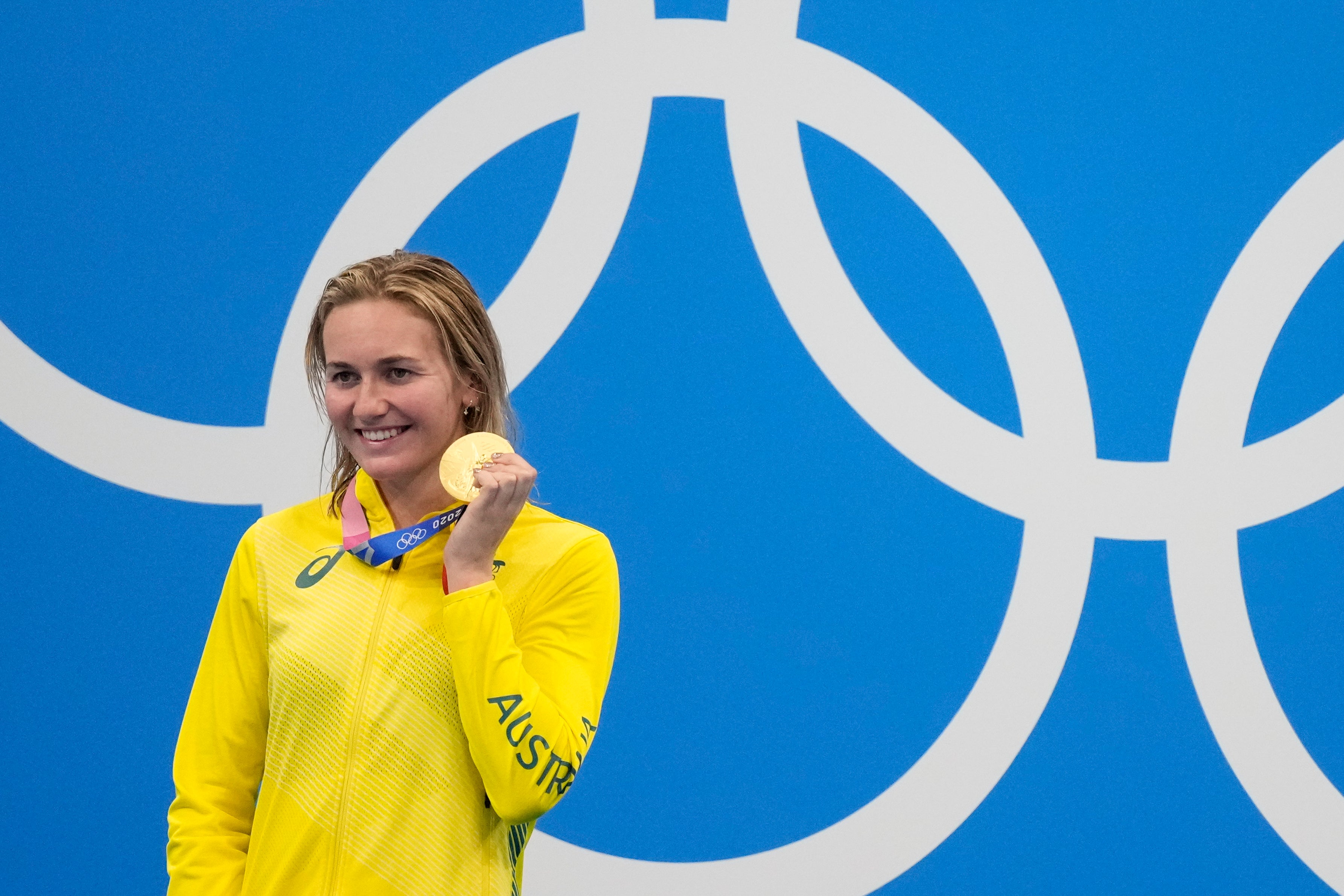 Ariarne Titmus celebrates winning 200m freestyle gold