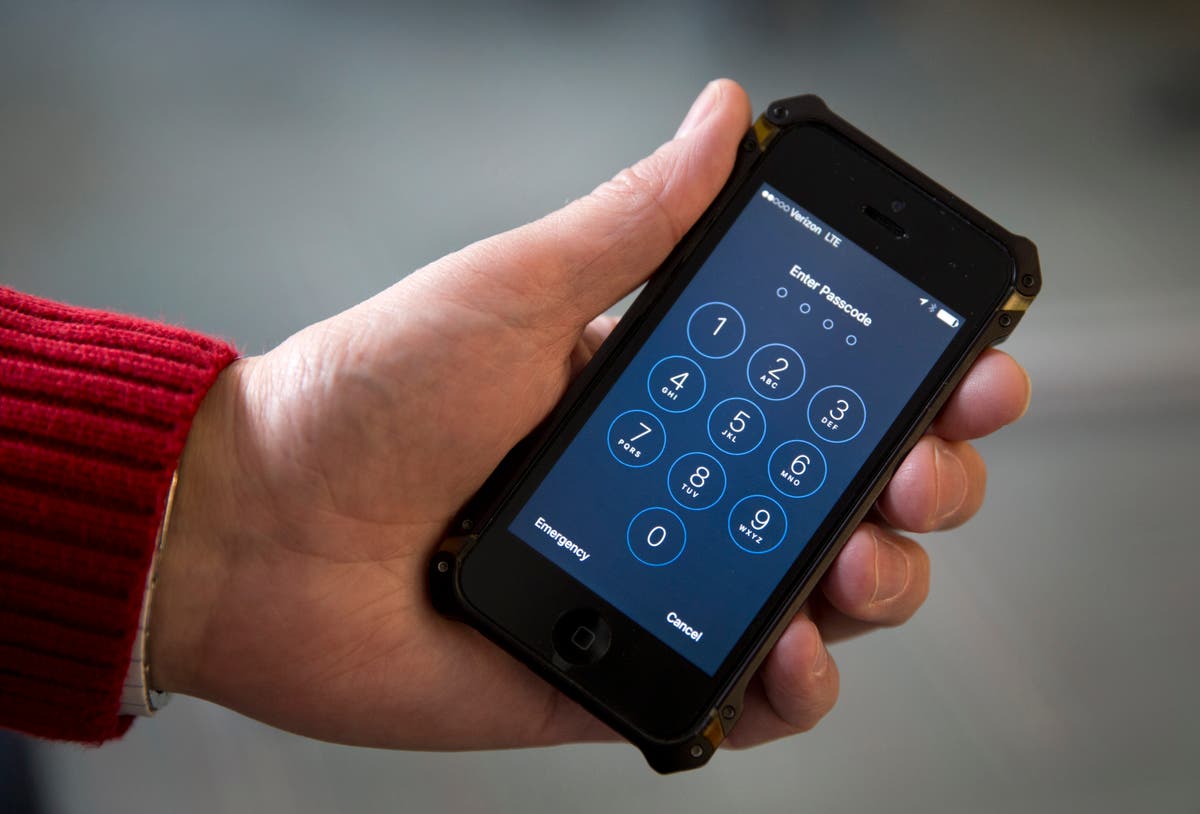 Turn off, turn on: Simple step can thwart top phone hackers