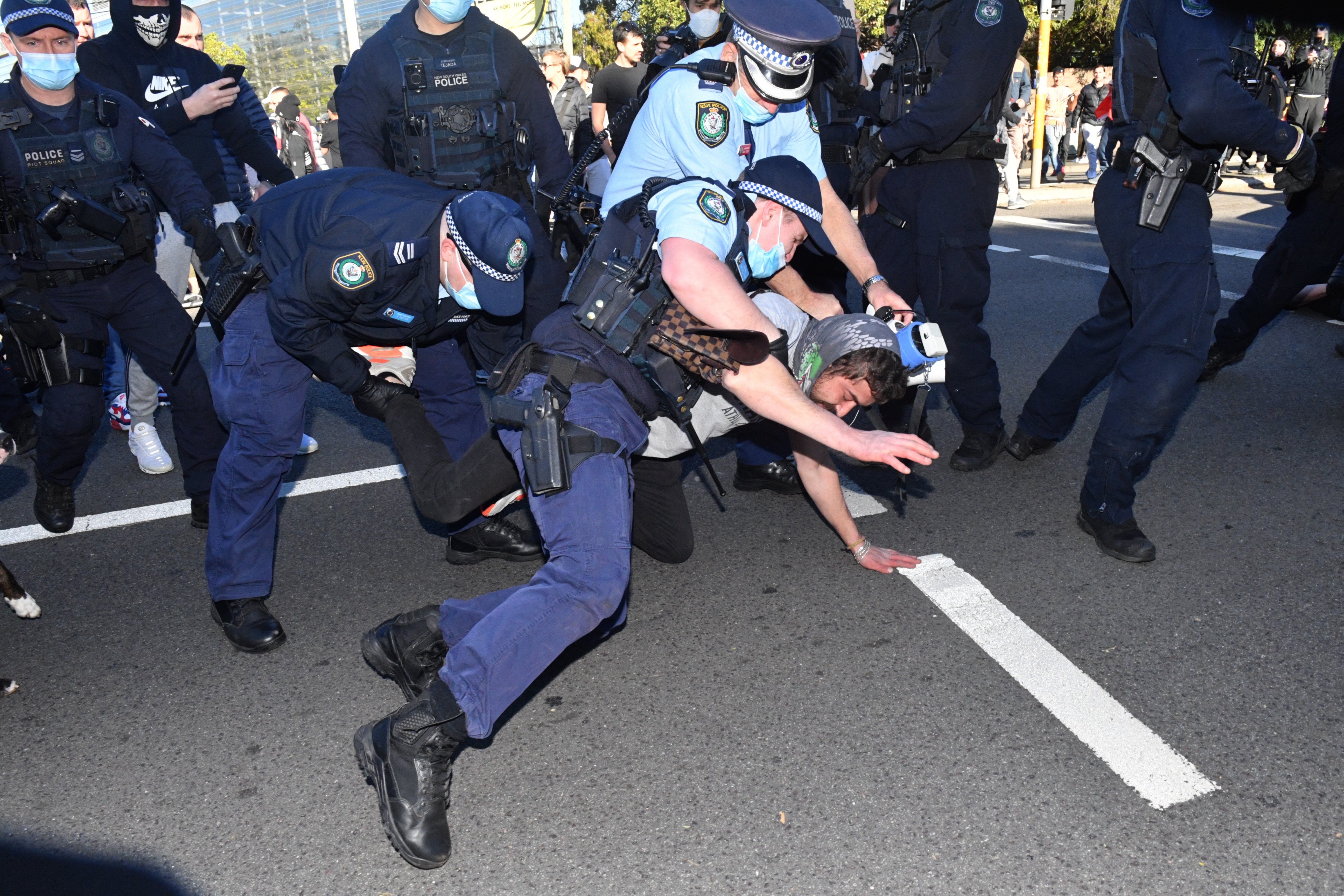 Police arrest protesters at an anti-lockdown rally in Sydney