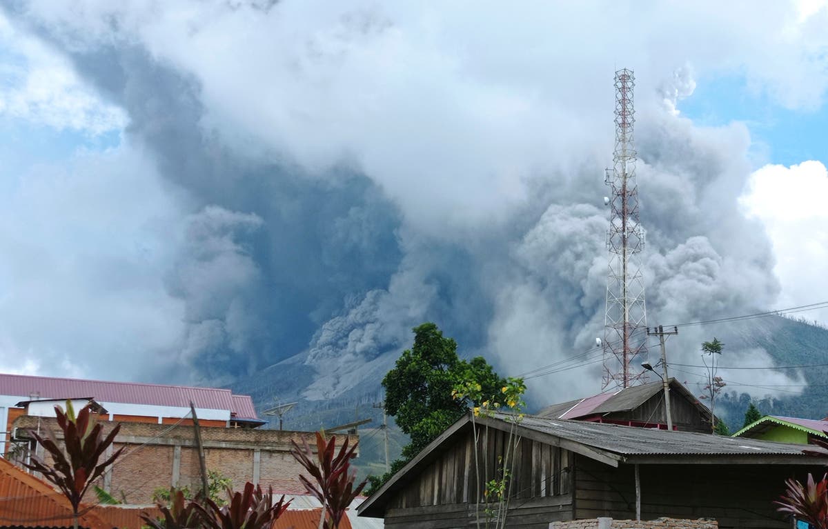 Indonesia’s Sinabung volcano spews ash, hot clouds Indonesia ...