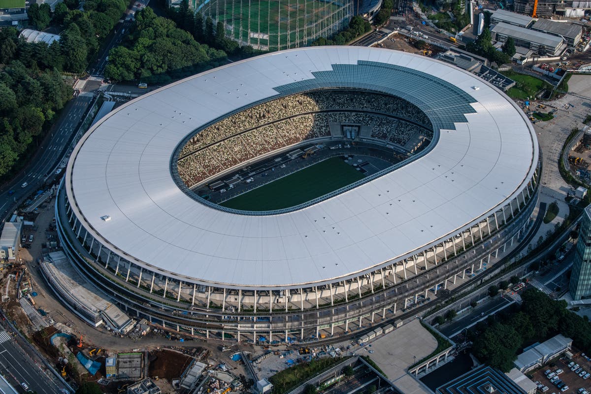 Япония токио 2020. Стадион Япония Кенго кума. Japan National Stadium. Olympic Stadium. Национальный стадион Ёёги кровля.