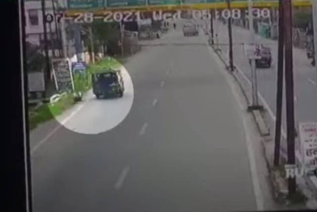 <p>A day after a Jharkhand judge was hit by an auto-rickshaw, Supreme Court has called for an urgent investigation into the matter. A CCTV footage has revealed that the vehicle had “deliberately” hit the judge while he was on his morning run. Screengrab. </p>