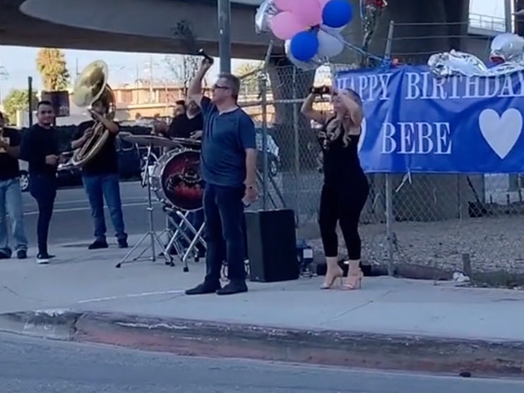 Woman Hires Entire Band To Play Music Outside Of A Prison For Her Inmate Fiance Indy100