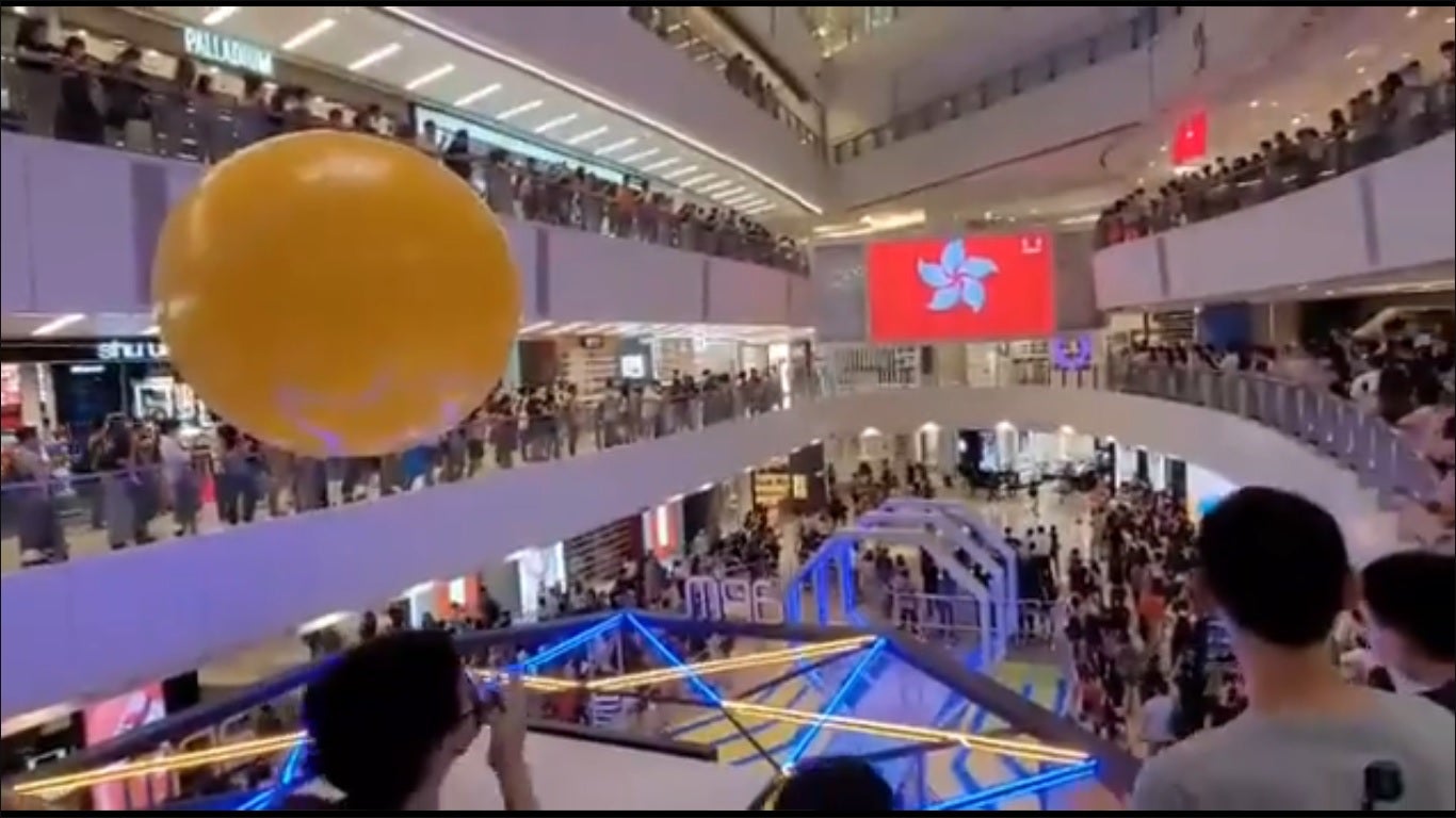 Crowd at Hong Kong mall boo Chinese national anthem during a broadcast of the medal ceremony as a Hong Kong fencer was awarded