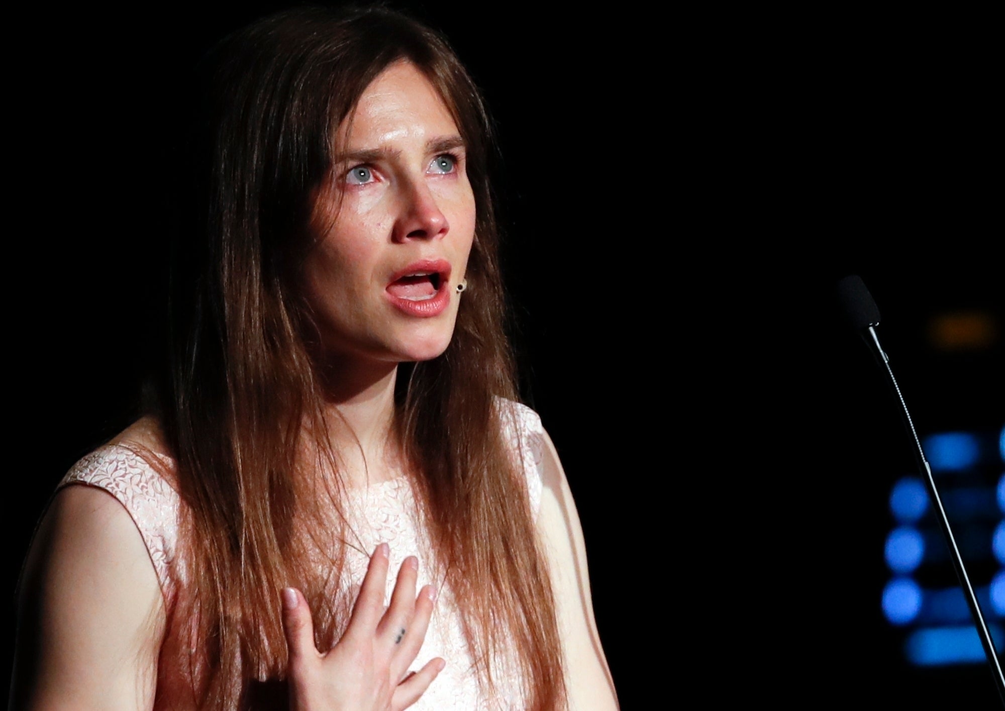 Amanda Knox speaking at an event in 2019
