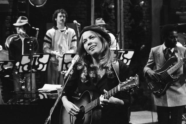 <p>Rickie Lee Jones performs on ‘Saturday Night Live’ in 1979</p>