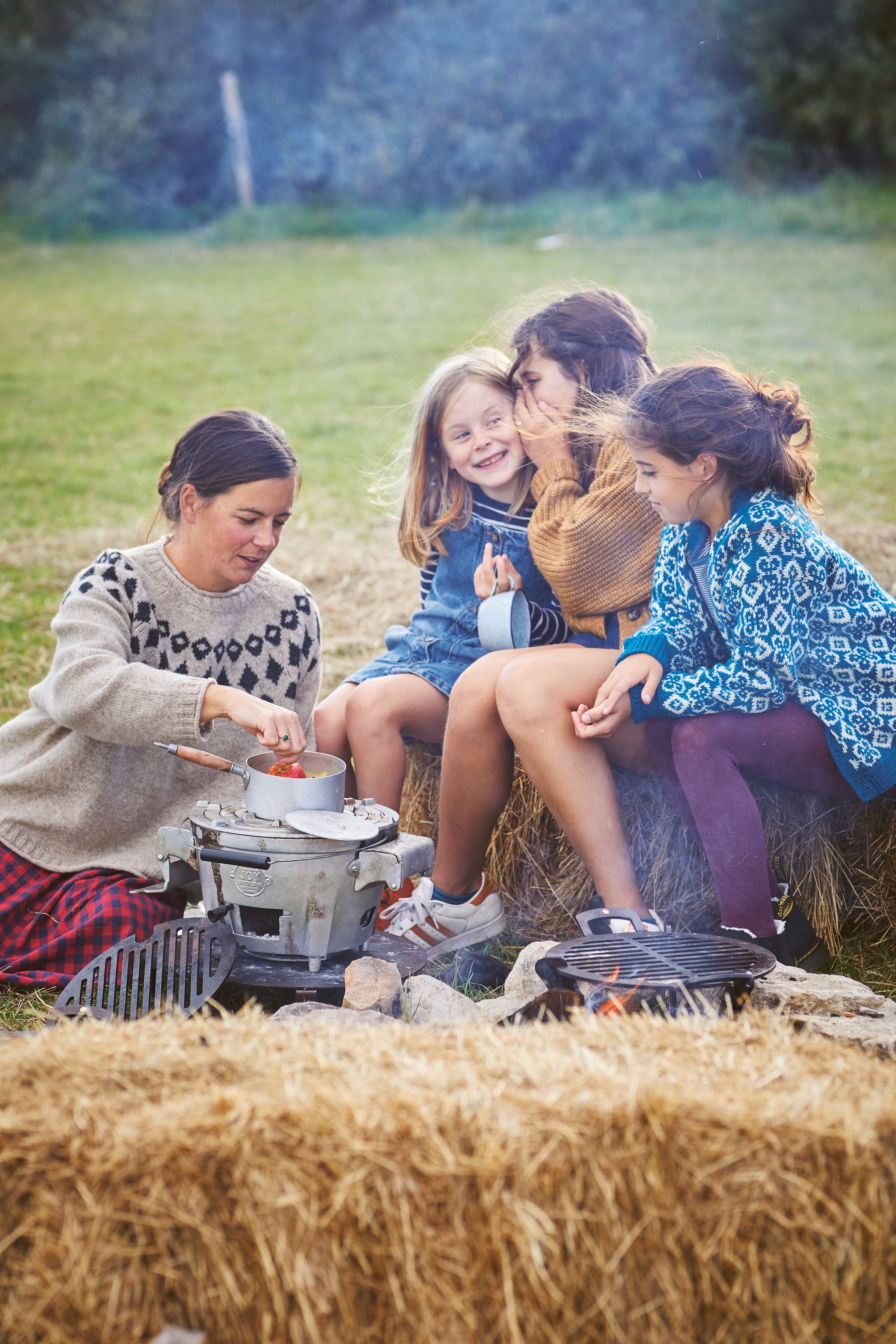 Thomson cooking with her daughters