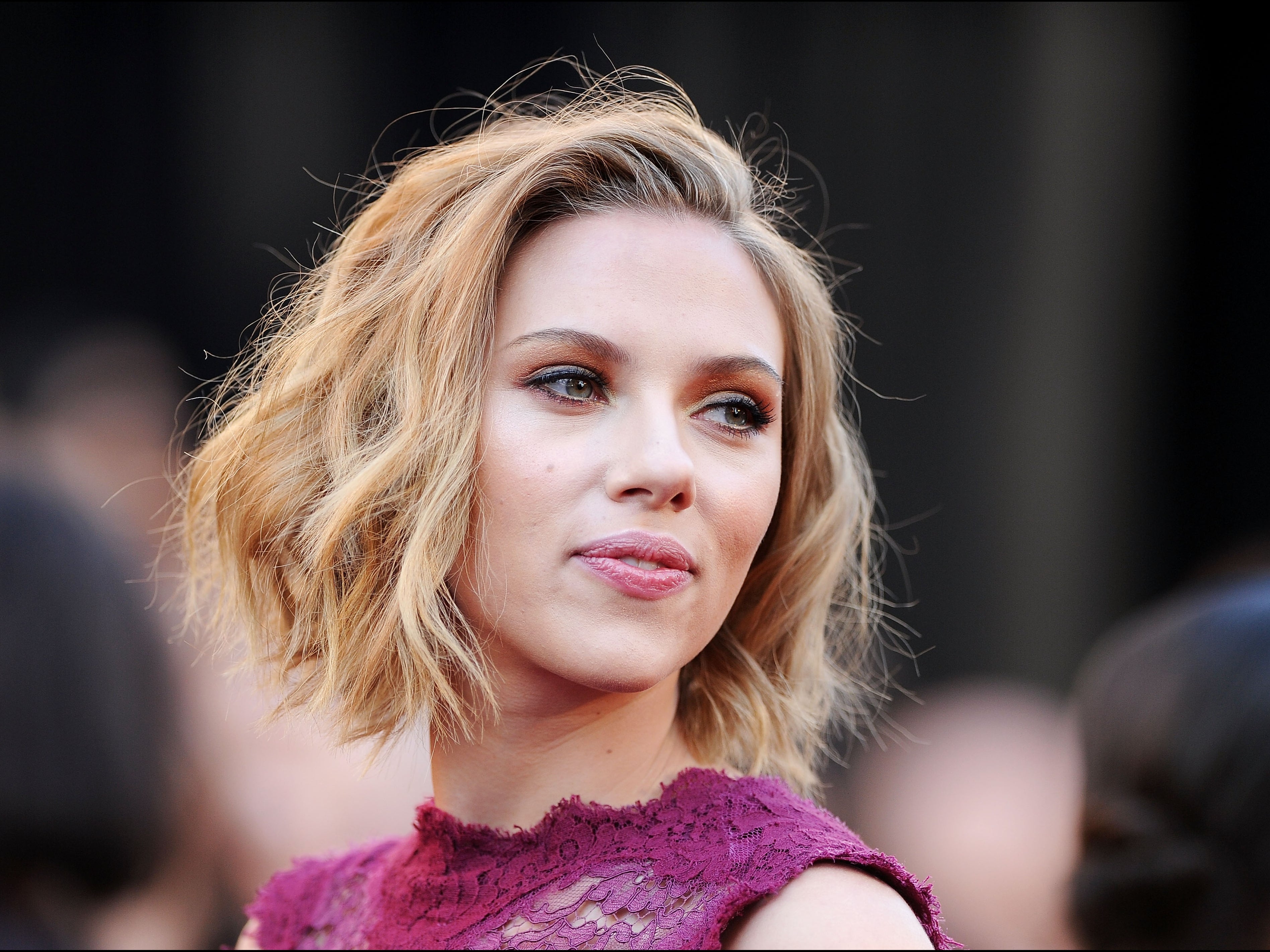 Scarlett Johansson Short Wavy Hairstyle - Hairstyles