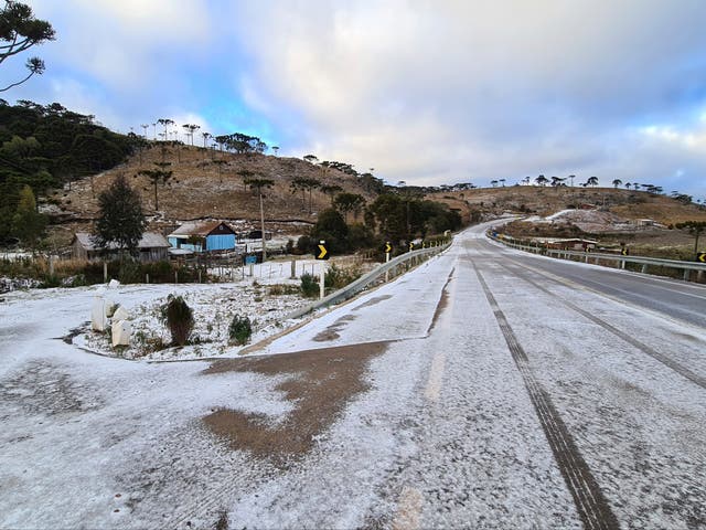 <p>More than 40 cities in the state of Rio Grande do Sul had icy conditions and at least 33 municipalities had snow</p>