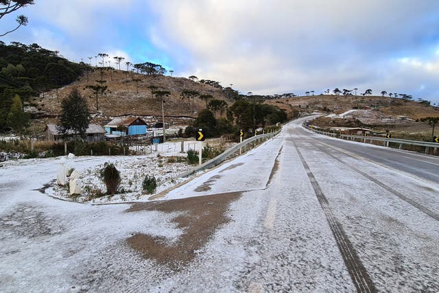 <p>More than 40 cities in the state of Rio Grande do Sul had icy conditions and at least 33 municipalities had snow</p>