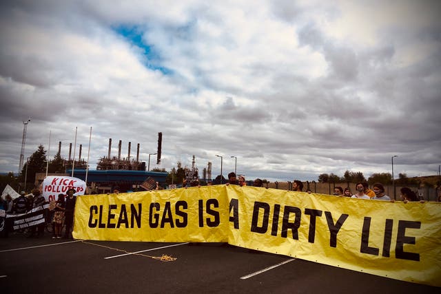 <p>Protesters at the Mosmorran chemical plant in west Fife</p>