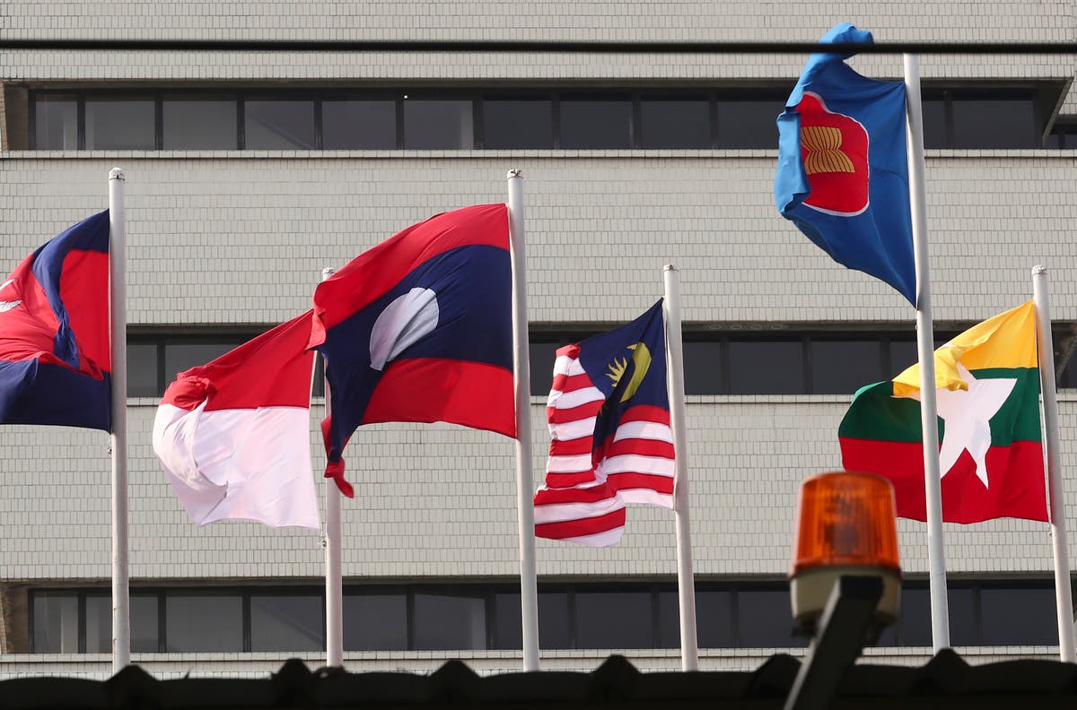 Diplomats: ASEAN waiting on Myanmar approval of envoy