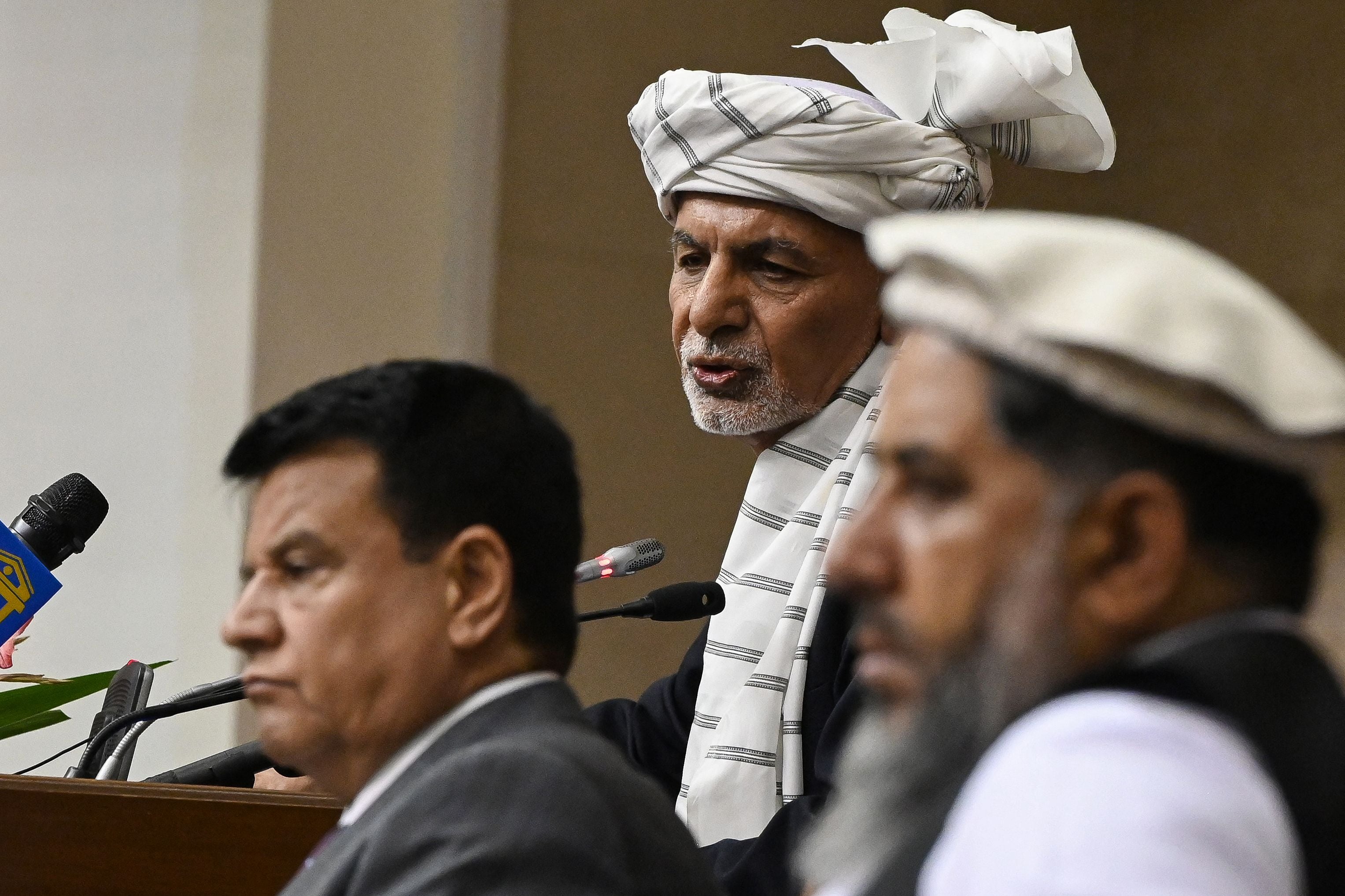 President Ashraf Ghani, centre, speaks during a meeting at the Afghan Parliament house in Kabul