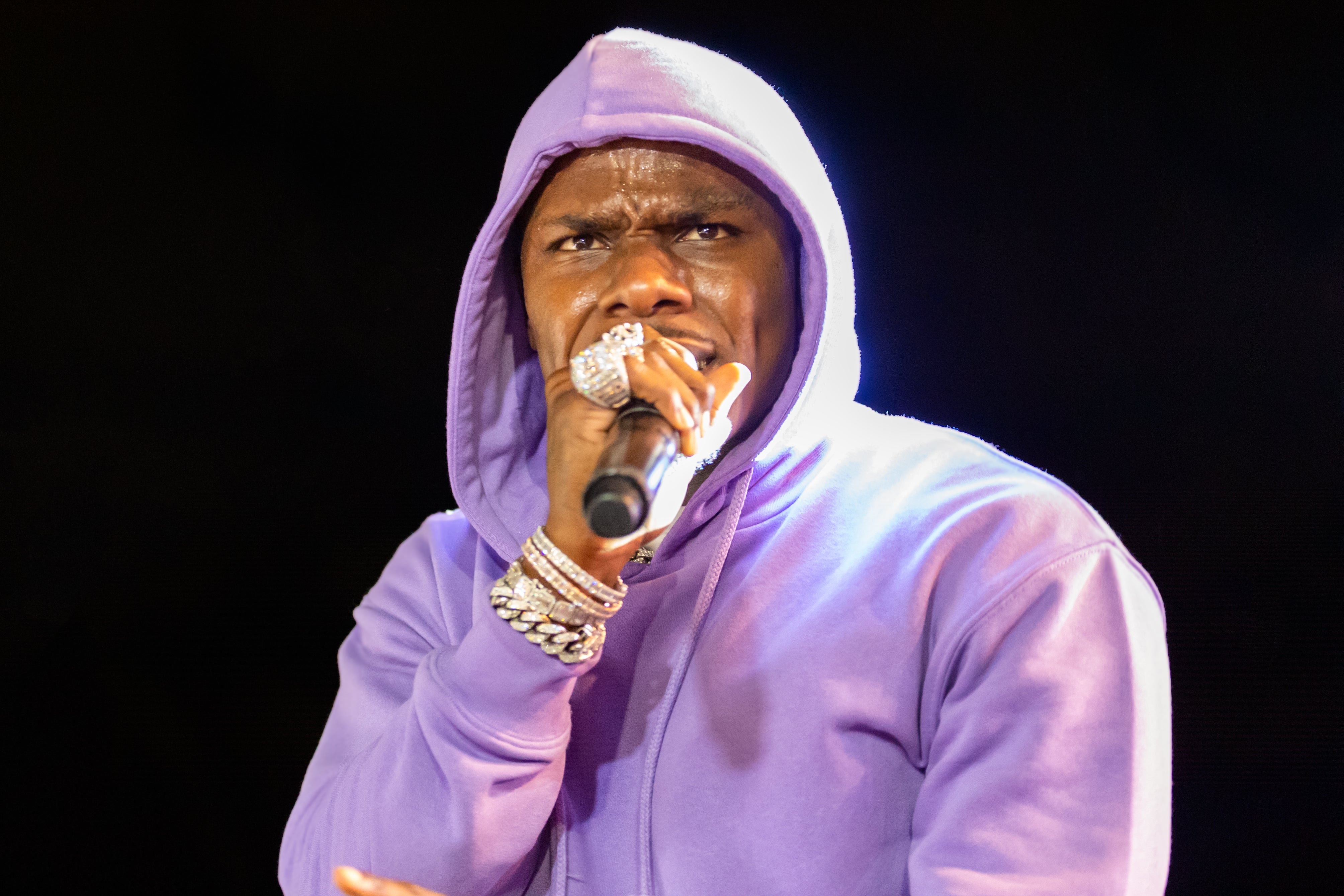 <p>“Lollapalooza se fundó en base a la diversidad, la inclusión, el respeto y el amor. Con eso en mente, DaBaby ya no actuará en Grant Park esta noche”, tuitearon los organizadores del evento musical.</p>