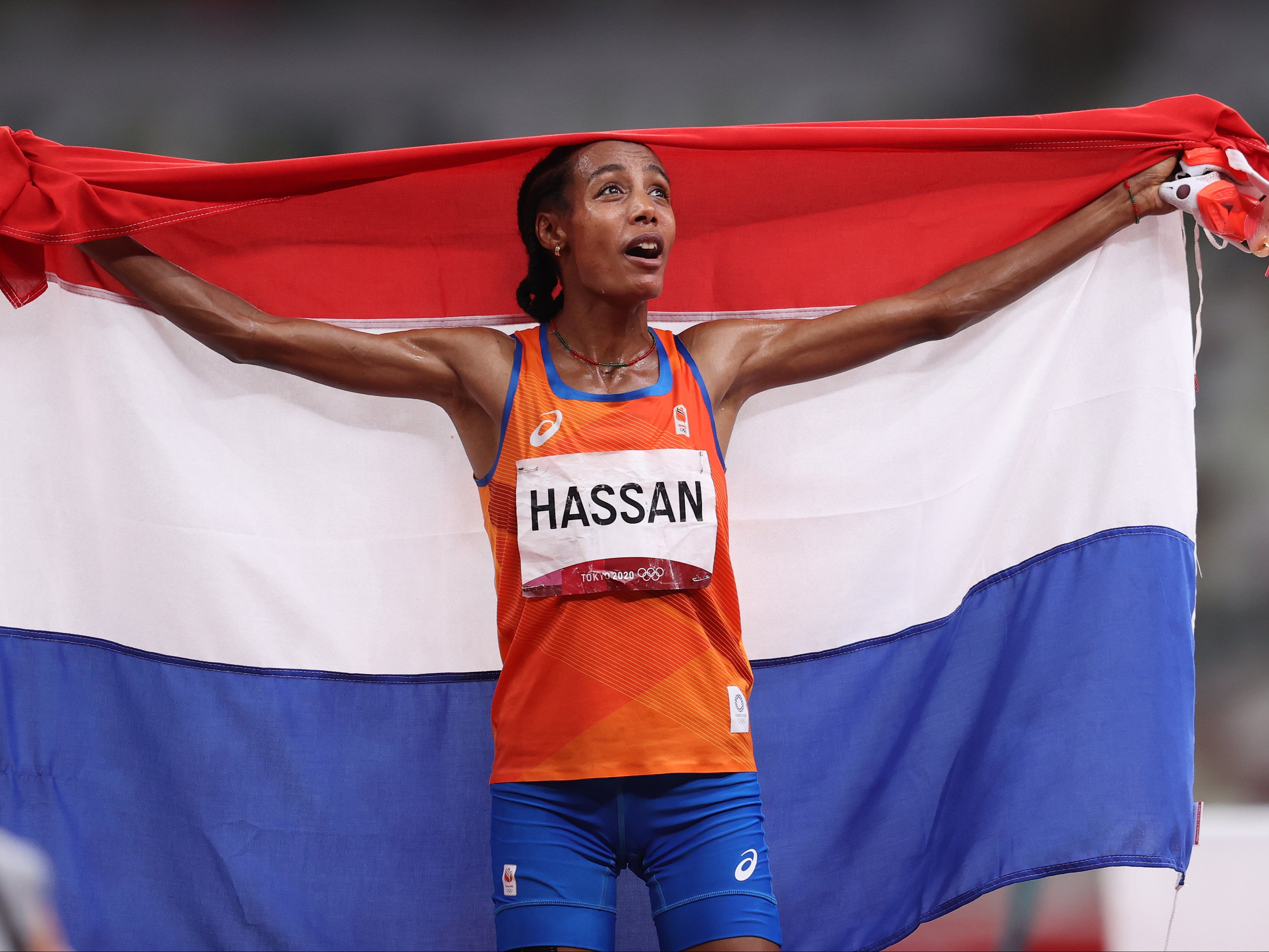 Dutch runner Sifan Hassan falls in 1500m heat but still wins