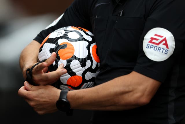 <p>Modern footballs are said to be no better for reducing head injuries </p>