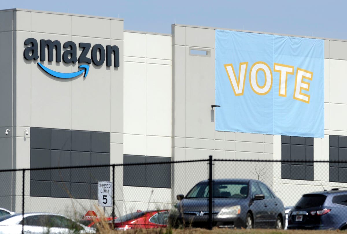 Union: NLRB officer recommends new vote for Amazon workers 