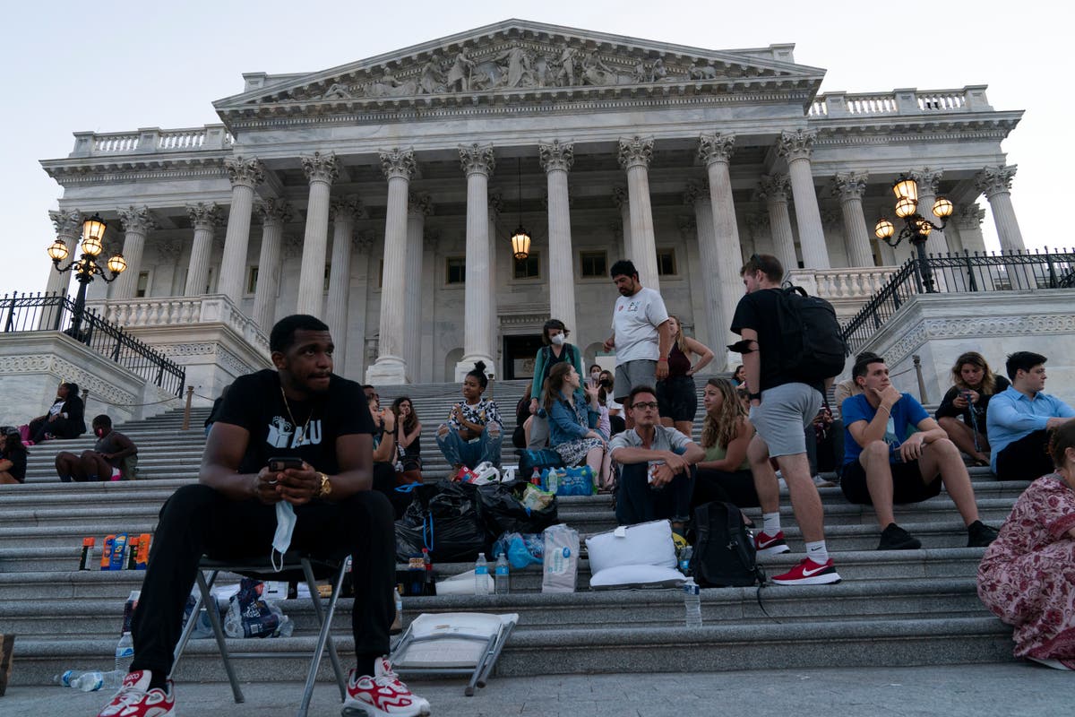 White House calls on states to prevent evictions