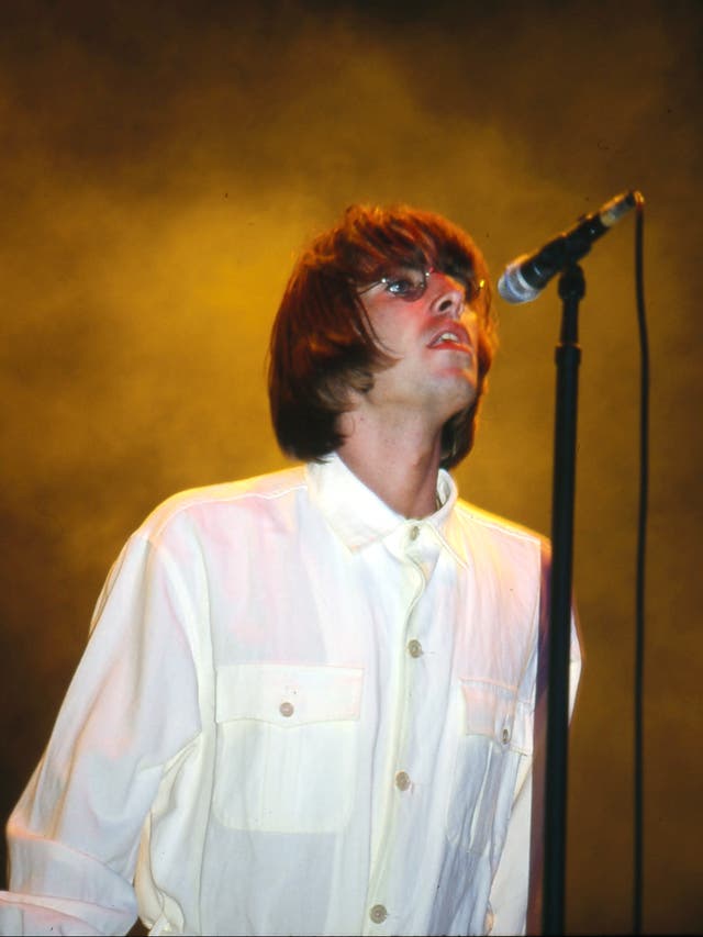 Remembering Oasis S Historic Knebworth Shows Of 96 It Was At The Hedonistic End Of The Spectrum The Independent