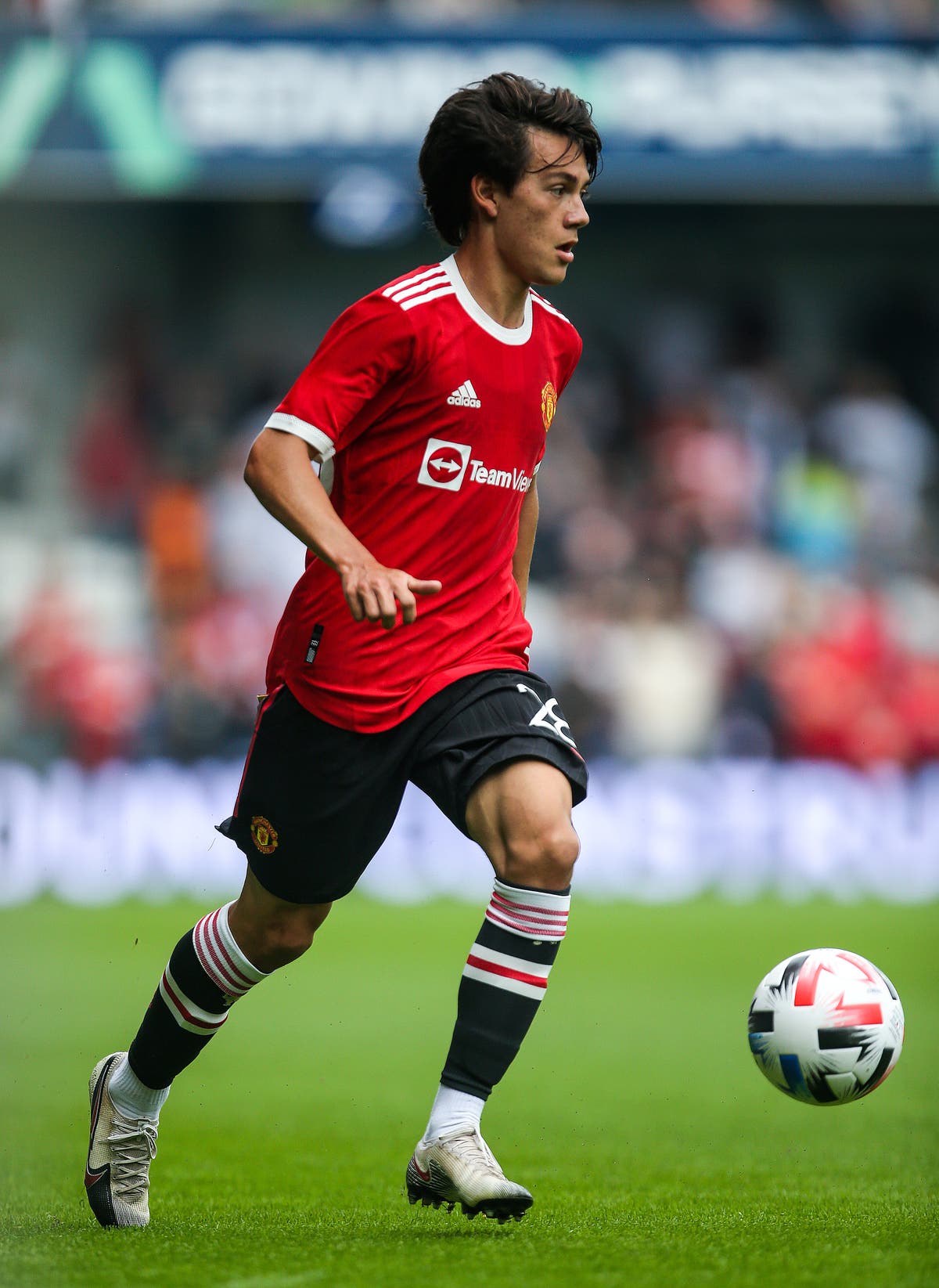 Manchester United’s Facundo Pellistri returns to Alaves on loan