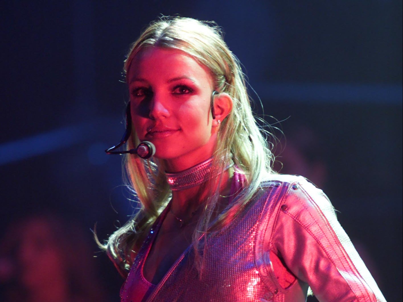 Britney Spears actúa en directo en Nueva York el 27 de junio de 2000