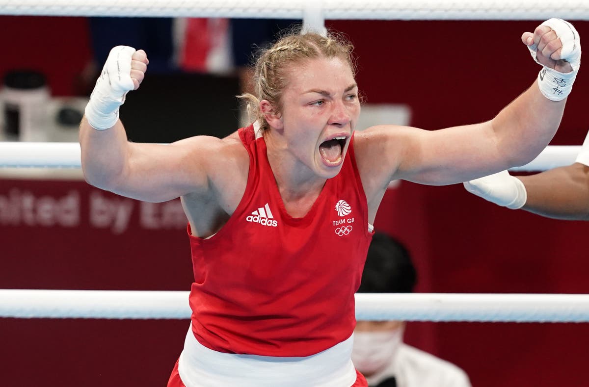 Tokyo Olympics: Lauren Price reaches middleweight final after beating Nouchka Fontijn