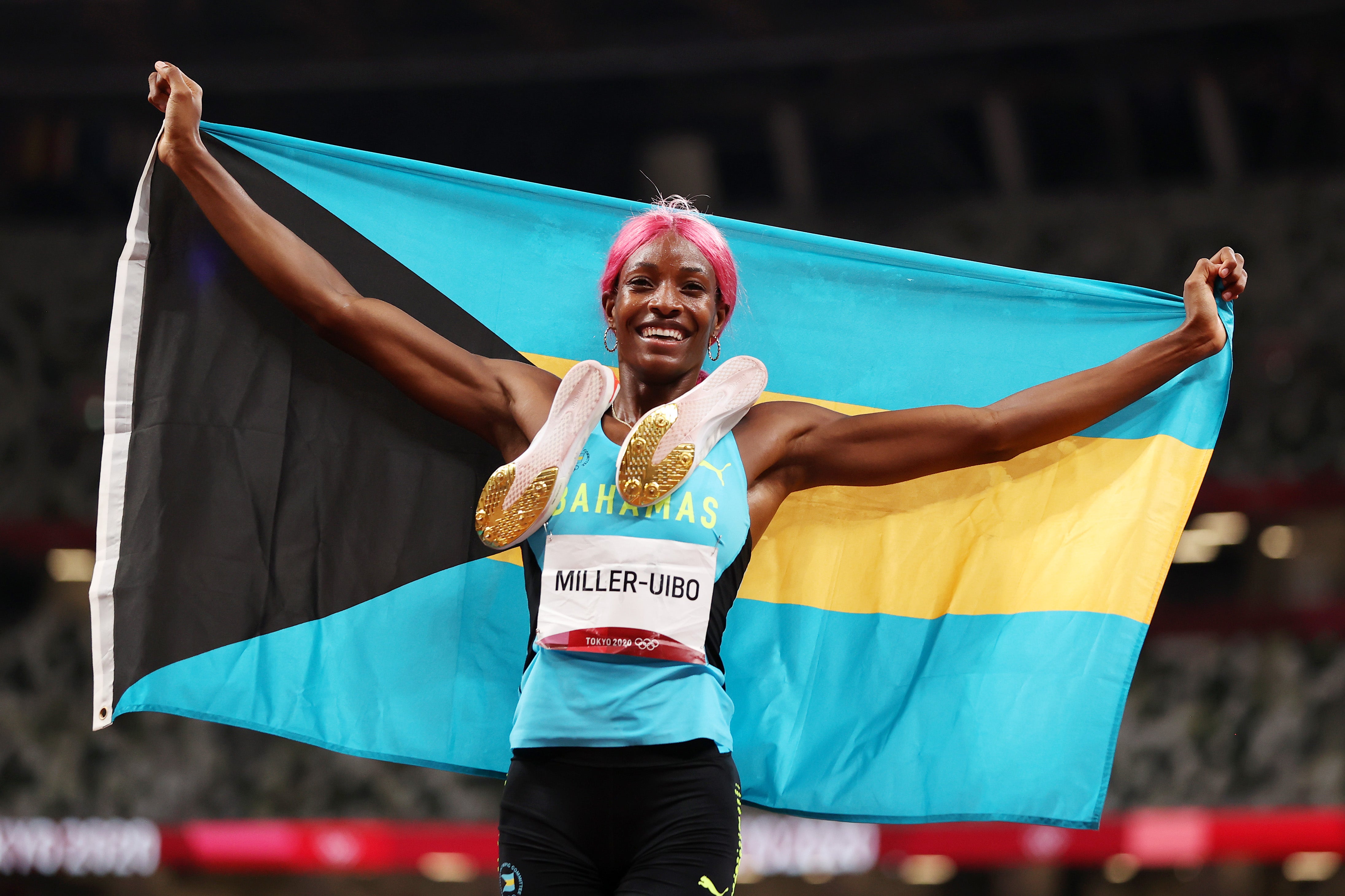 Shaunae Miller-Uibo celebrates after winning gold