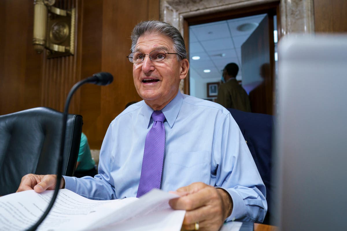 Labor chief joins Manchin for West Virginia coal mine trip