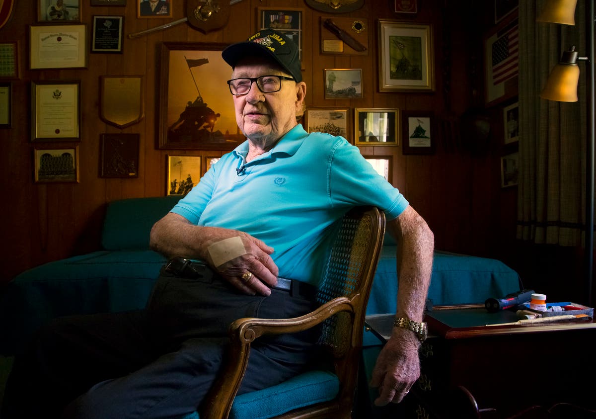 Retired marine whose troops planted US flag on Iwo Jima dies