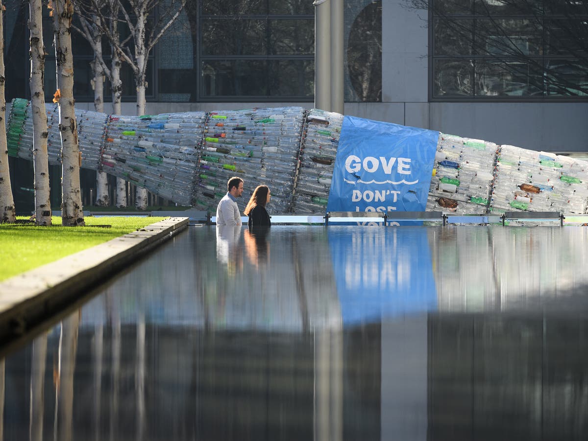 Ministers set to &lsquo;water down&rsquo; bottle deposit scheme in costly mistake, warn green experts